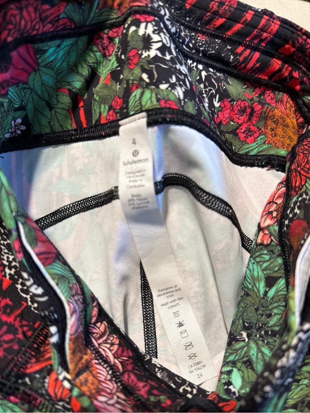 Lululemon Floral High-Rise Leggings - Bold Garden Print size 4 - Picture 7 of 8